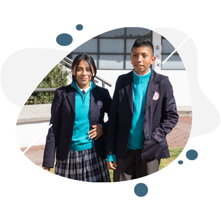 Alumnos de secundaria Real Chapultepec sonriendo